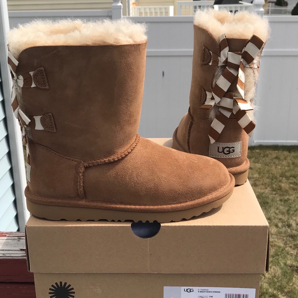 UGG Bailey Bow II Stripe - Picture 2 of 8